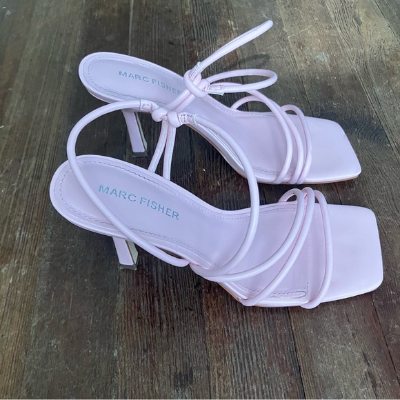 Pink heels - Picture 2 of 3